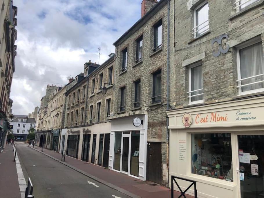 Duplex Parapluies De Cherbourg Netflix Parking Eksteriør bilde