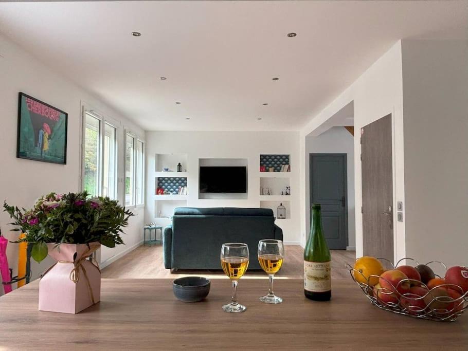 Duplex Parapluies De Cherbourg Netflix Parking Eksteriør bilde